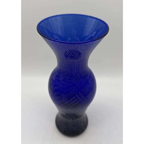 Studio Art Glass Cobalt Blue Glass Vase Etched Design 9” Signed Valerie Layer - Picture 2 of 6